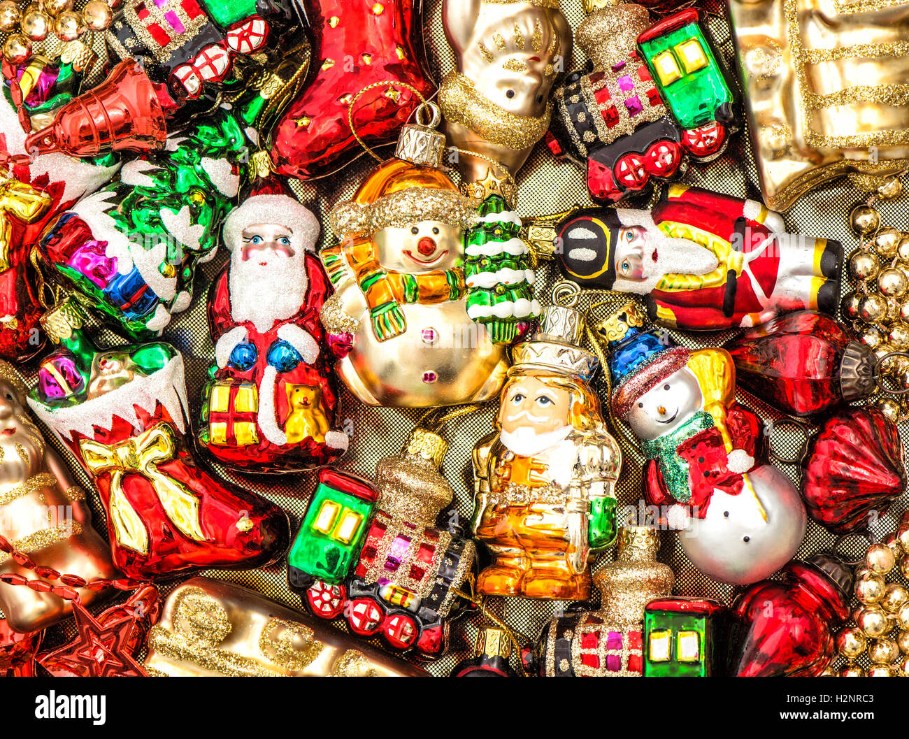 Addobbi natale, decorazioni, baubles, giocattoli colorati Foto Stock