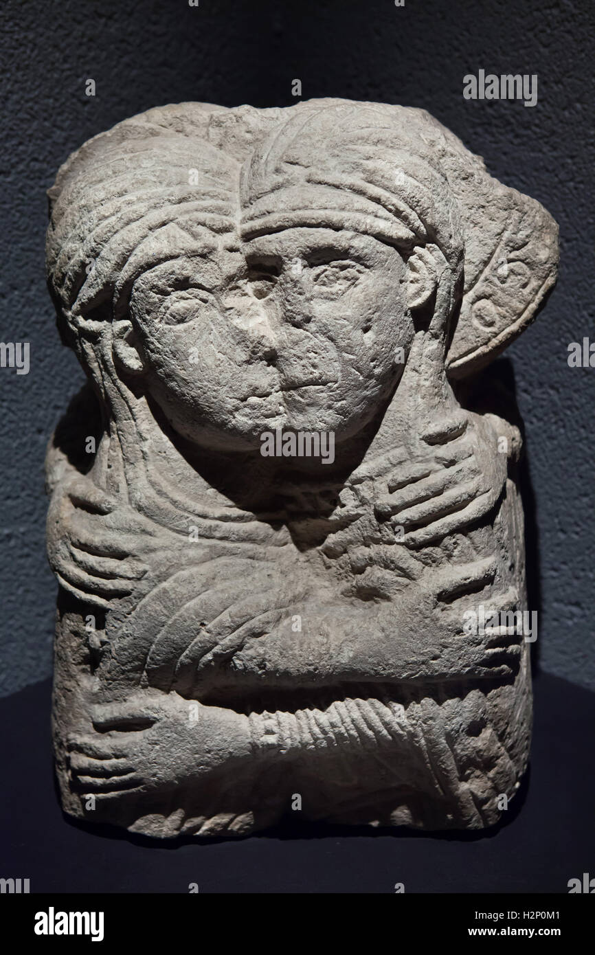 Visitazione. Calcare romanico bassorilievo del XII secolo da Notre Dame de Guitres Abbey in Gironde, attualmente visualizzato nel Museum of Aquitaine (Musee d'Aquitania) a Bordeaux, Francia. Foto Stock