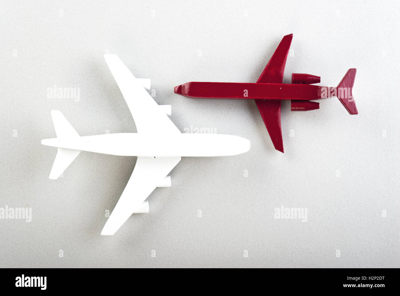 Aeroplano giocattolo in colore rosso e il colore bianco Foto Stock
