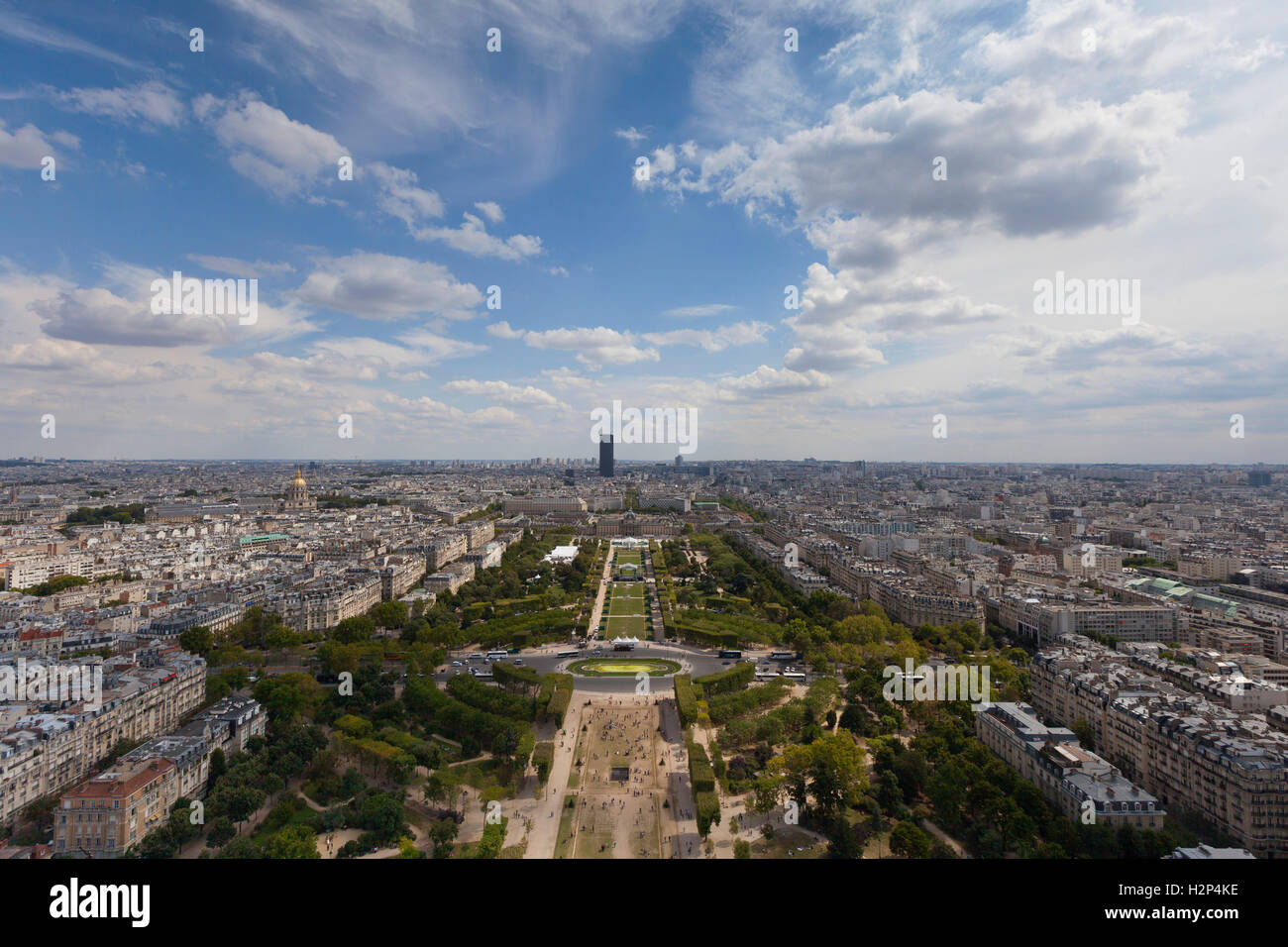 Vista di Champ de Mars e Tour de Montparnasse dalla Torre Eiffel, Parigi Foto Stock