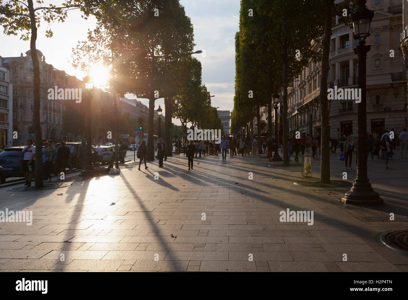 Sunshine sugli Champs Elysées, Parigi Foto Stock