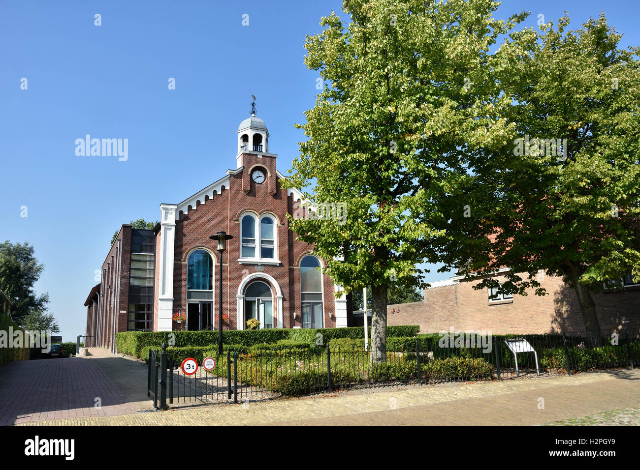 Workum Frisia Paesi Bassi vecchia chiesa ( Gereformeerde Kerk 1887-2005 ) ricostruire come apartment house Foto Stock