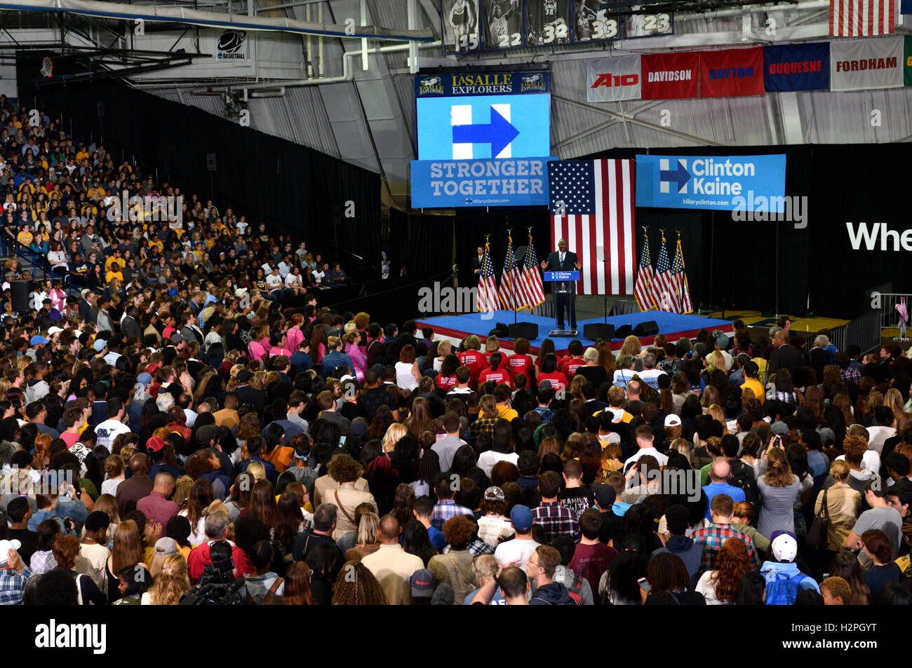 Gli studenti, gli elettori pack palestra durante un mese di settembre, 28, 2016 Clinton/Kaine di registrazione degli elettori Rally con la First Lady Michelle Obama Foto Stock