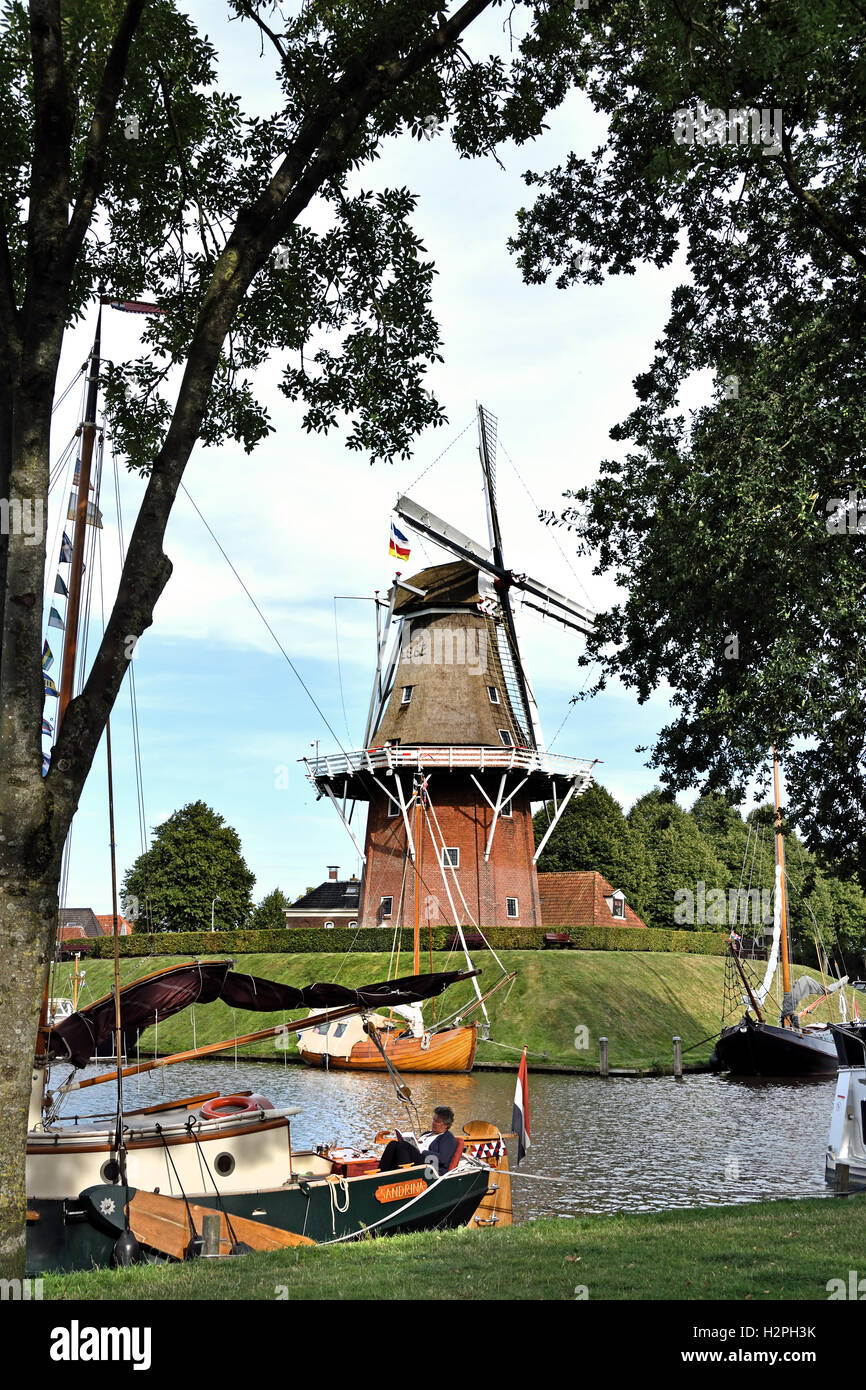 Dokkum Friesland.fortificazioni sono ben conservati e sono noti come il bolwerken (baluardo ) torre di avvistamento - Mulino a vento della speranza Foto Stock