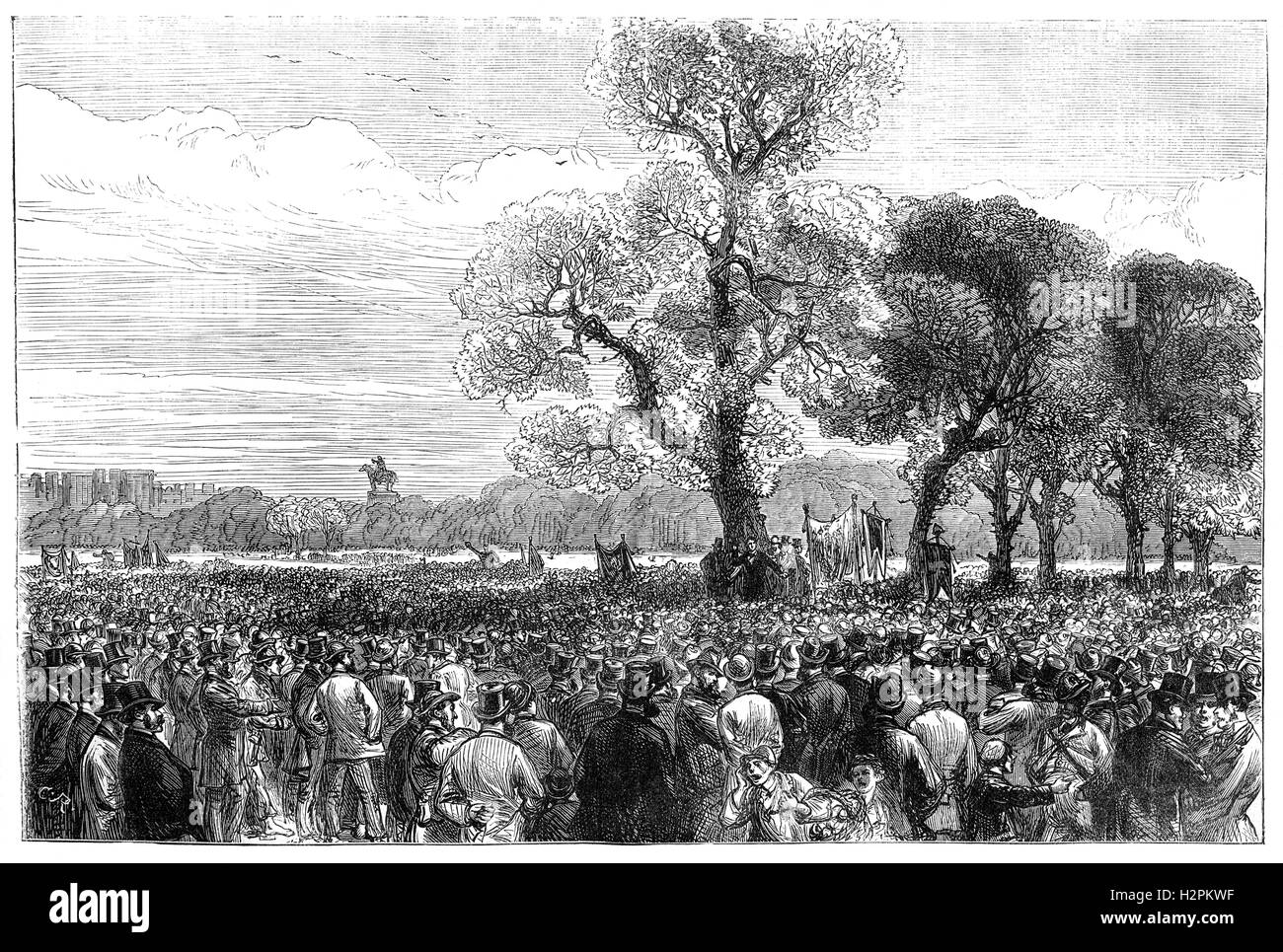 La riunione di riformatori tenutosi a Hyde Park nel luglio 1866. Dichiarata illegale, poi è andato avanti come previsto sotto il riformatore della struttura con un valore stimato di 200.000 persone. Foto Stock