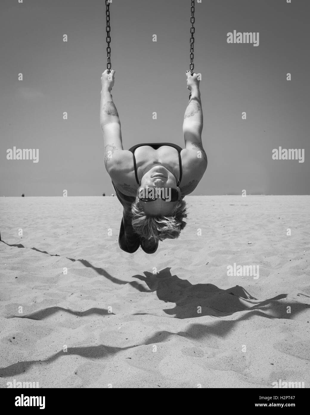 Donna atleta sulla Swing Foto Stock