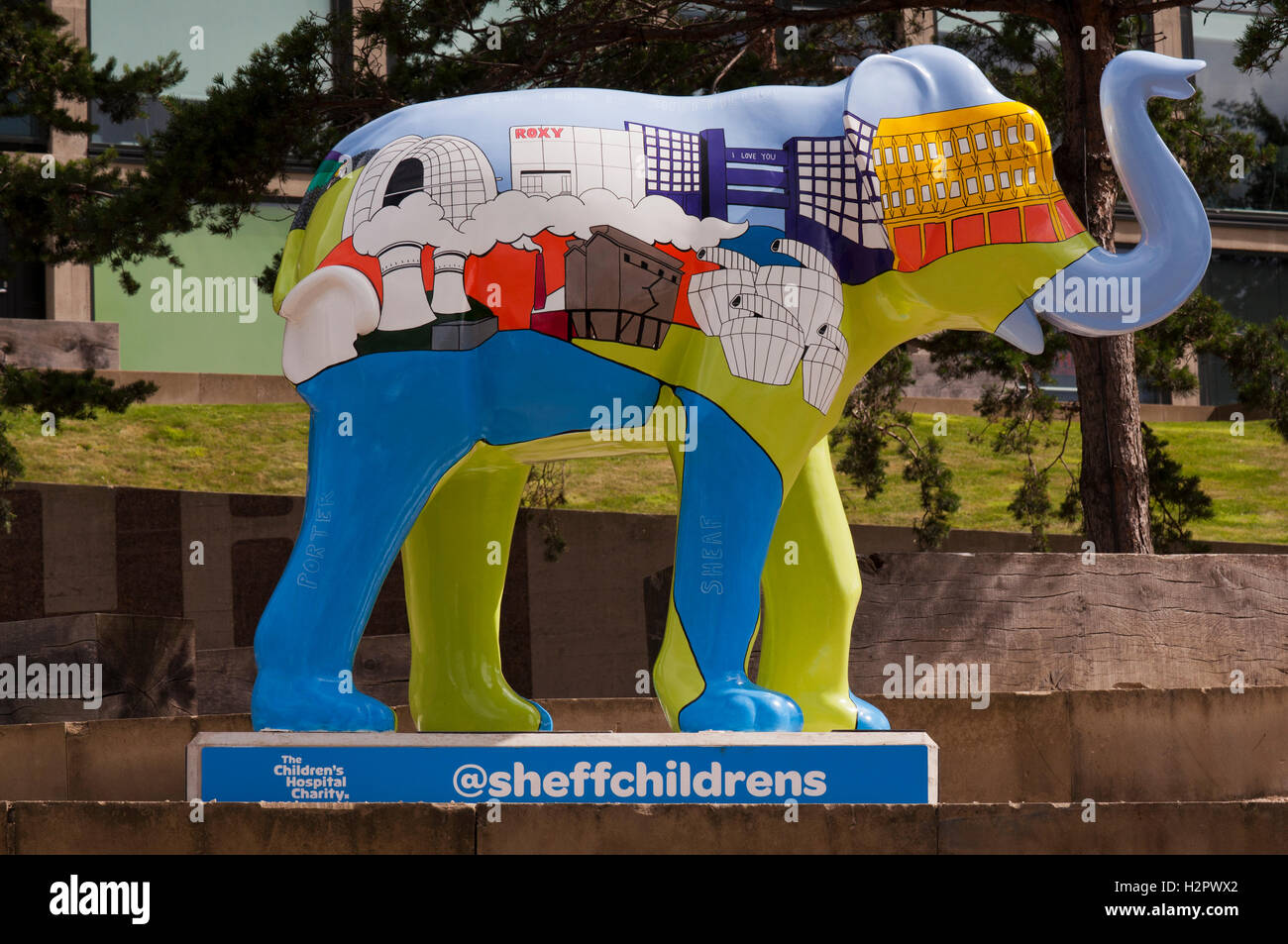 La nostra città, nella nostra casa di elefante, da Sheffield artista e designer grafico Alan Pennington. Foto Stock