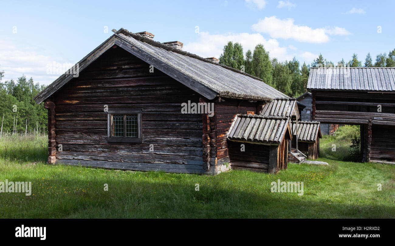 HARJEDALEN, Svezia sulla luglio 07, 2016. Vista di un museo a cielo aperto, legno homestead. Edifici rustici in legno, 17th. Editoriale. Foto Stock