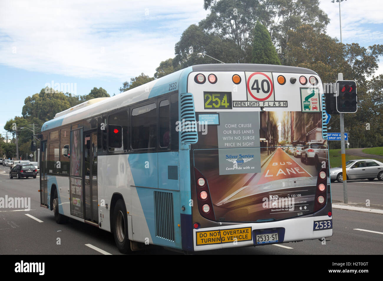 Sydney autobus pubblici su la Pacific Highway Road a nord di Sydney, Australia Foto Stock
