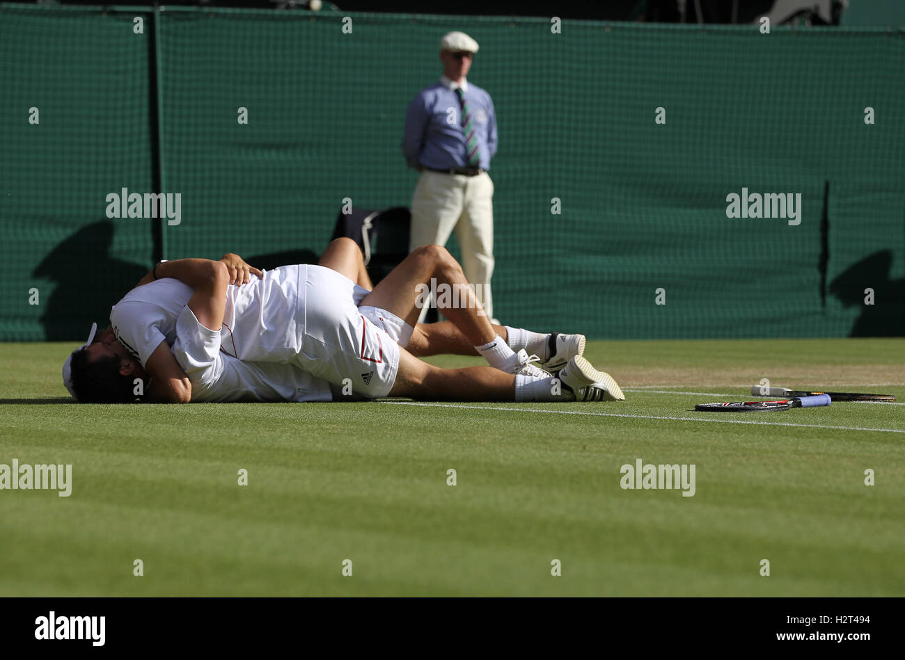 Uomini Doppio Final, Juergen Melzer, Austria, con cappuccio, e Philipp Petzschner, Germania, campionati di Wimbledon nel 2010 Foto Stock