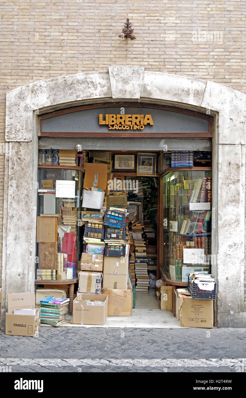 Bookshop, la libreria s. Agostino, Roma, Italia Foto stock - Alamy