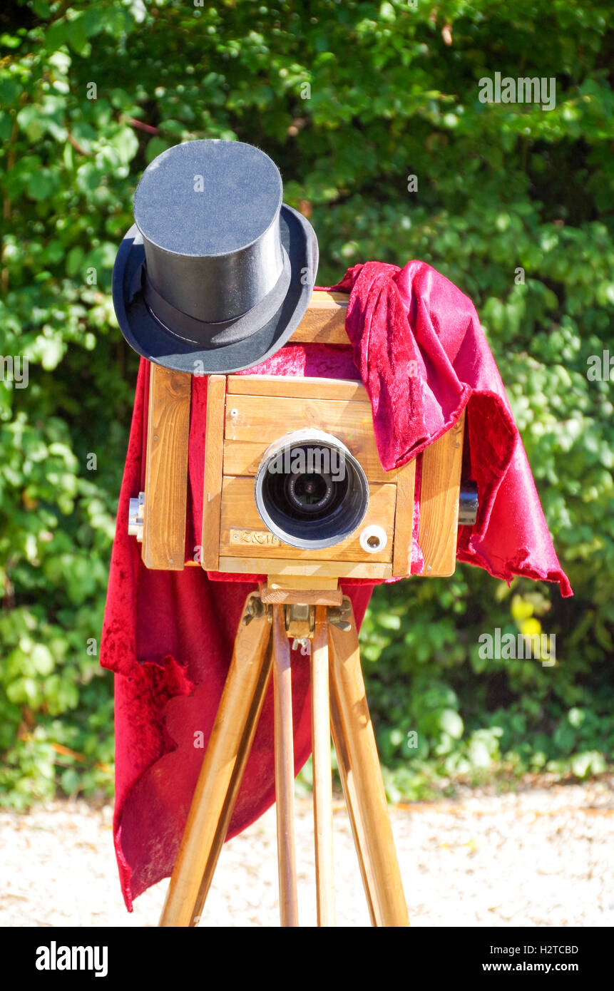 Ancora in vita con una telecamera e top hat a una convenzione steampunk Anno 1900 in Lussemburgo Fond de Gras nel settembre 2016 Foto Stock