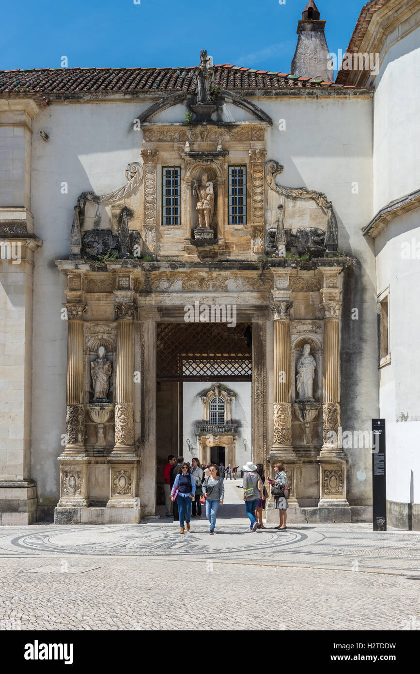 Coimbra, Portogallo - 29 Aprile 2014: Coimbra università del cortile interno - Coimbra, Portogallo Foto Stock