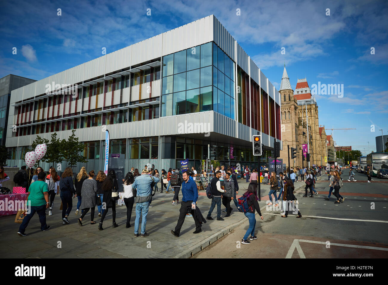 Manchester University edifici storici architettura quad quadrangolo università University College di educazione scuola studente Foto Stock