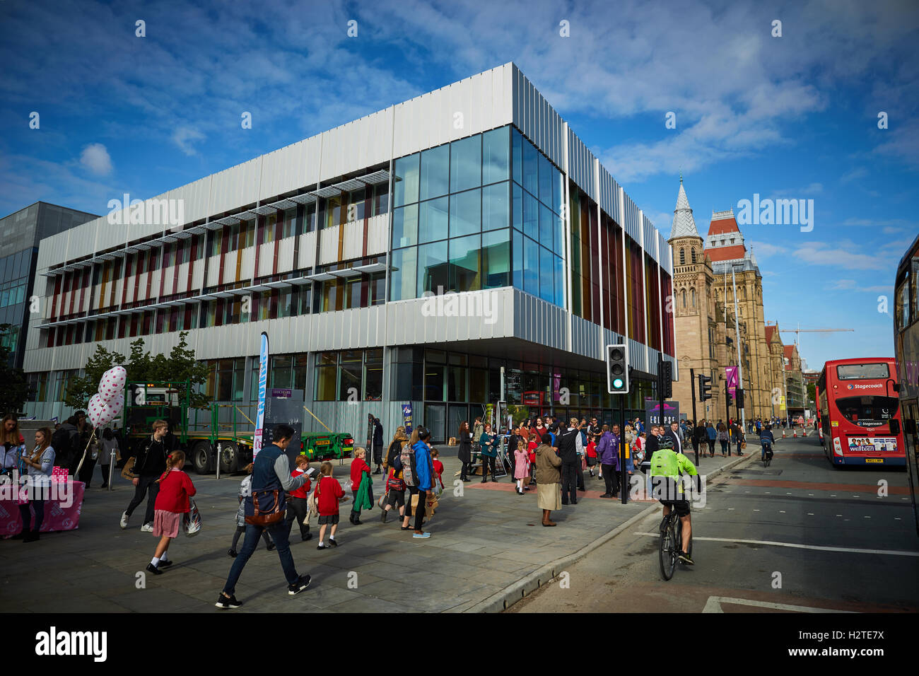 Manchester University edifici storici architettura quad quadrangolo università University College di educazione scuola studente Foto Stock
