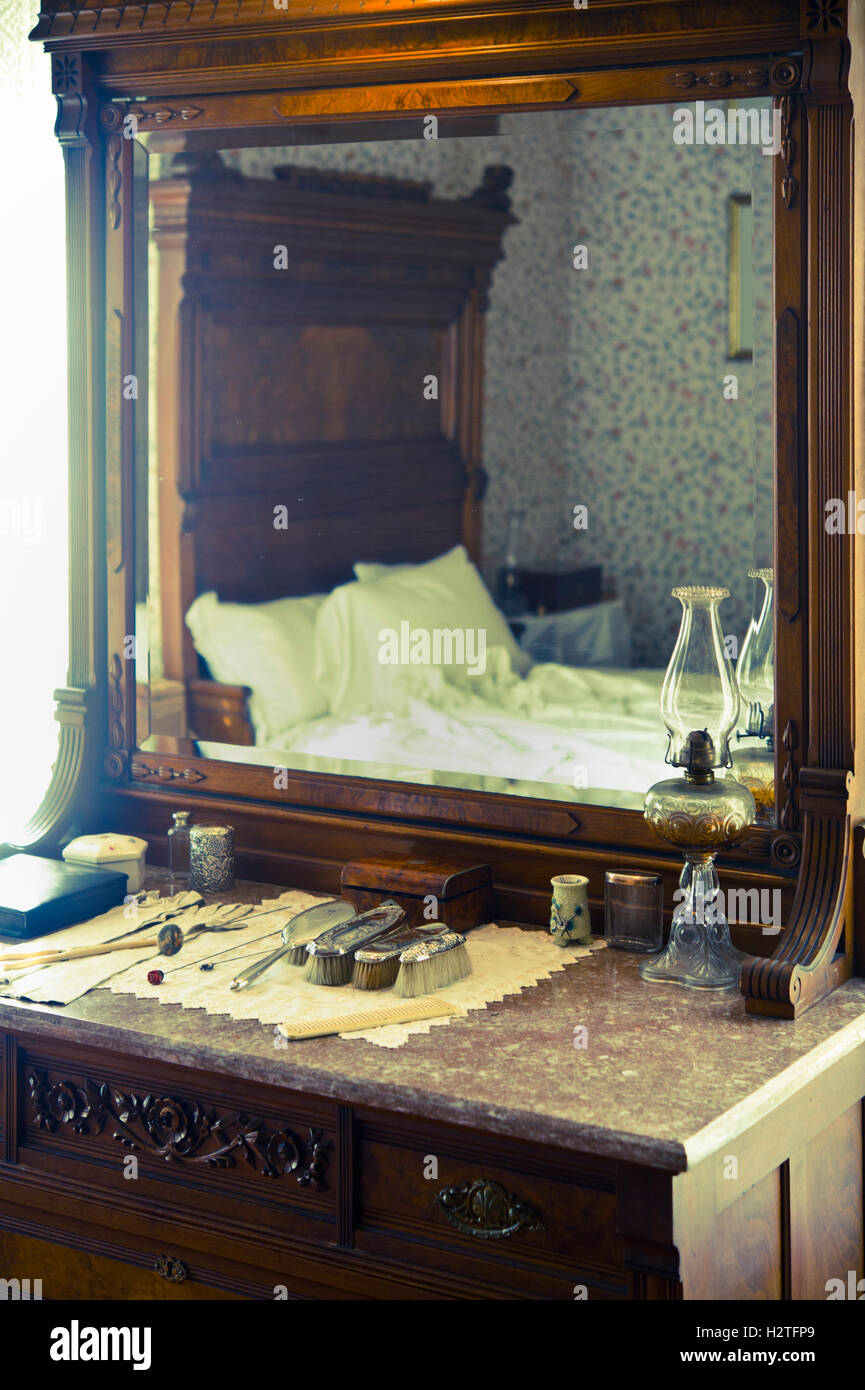 Ancora la vita in una camera da letto di un Edwardian House Foto Stock
