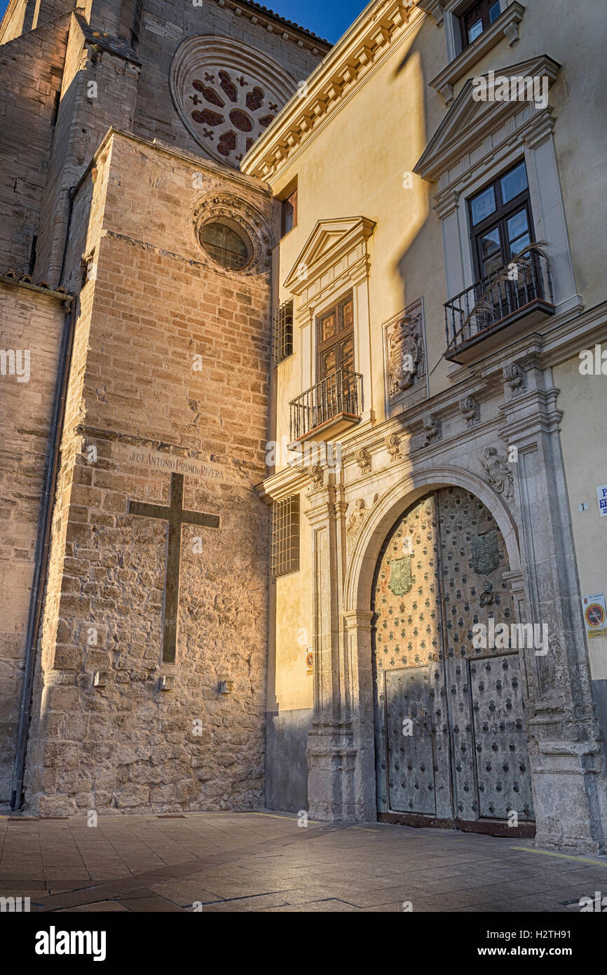Il Palazzo vescovile di Cuenca si trova accanto alla Cattedrale di Cuenca, Spagna Foto Stock