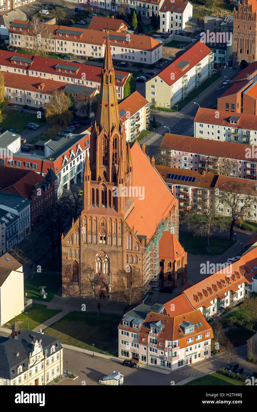 Fotografia aerea, Saint Bartoholomaei-Kirche, città anseatica Demmin, Demmin, Müritz scenario del mare, Meclemburgo-Pomerania occidentale, Foto Stock