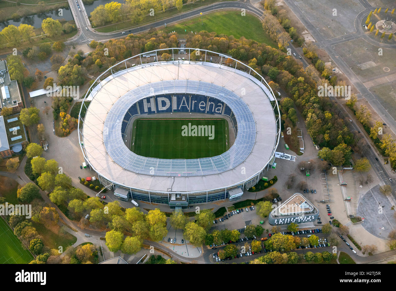 HDI Arena presso la Hannover Maschsee, HDI Arena, Hannover, Hannover 96 football Stadium, Hannover, Bassa Sassonia, Germania, Europa Foto Stock