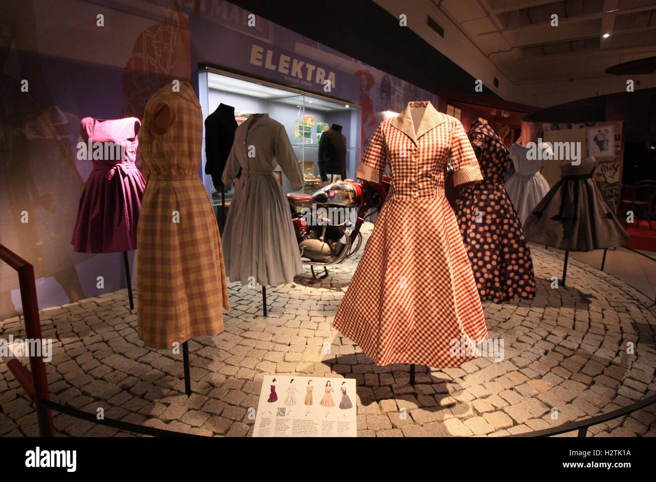 Esposizione museale di abiti a fantasia in Praga Foto Stock