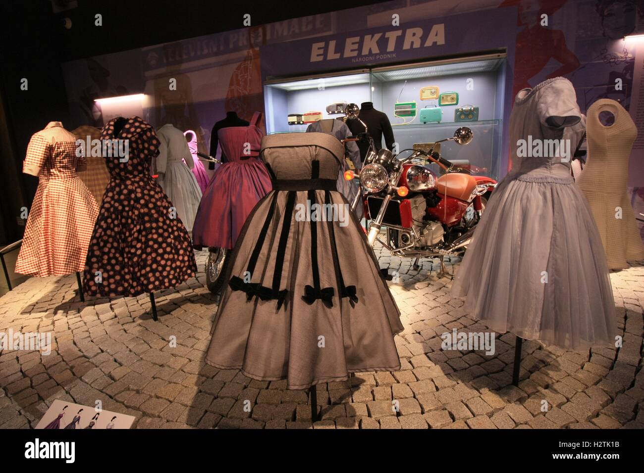 Esposizione di abiti a fantasia Foto Stock