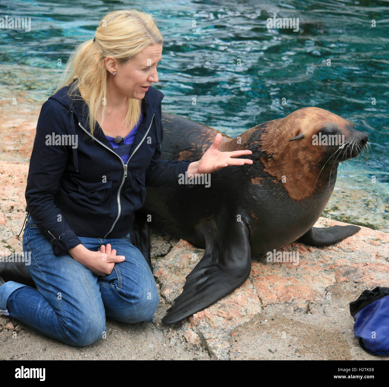 KLARA ZIMMERGREN attore svedese e ospitare un programma di natura per la televisione svedese circa la guarnizione 2011 Foto Stock