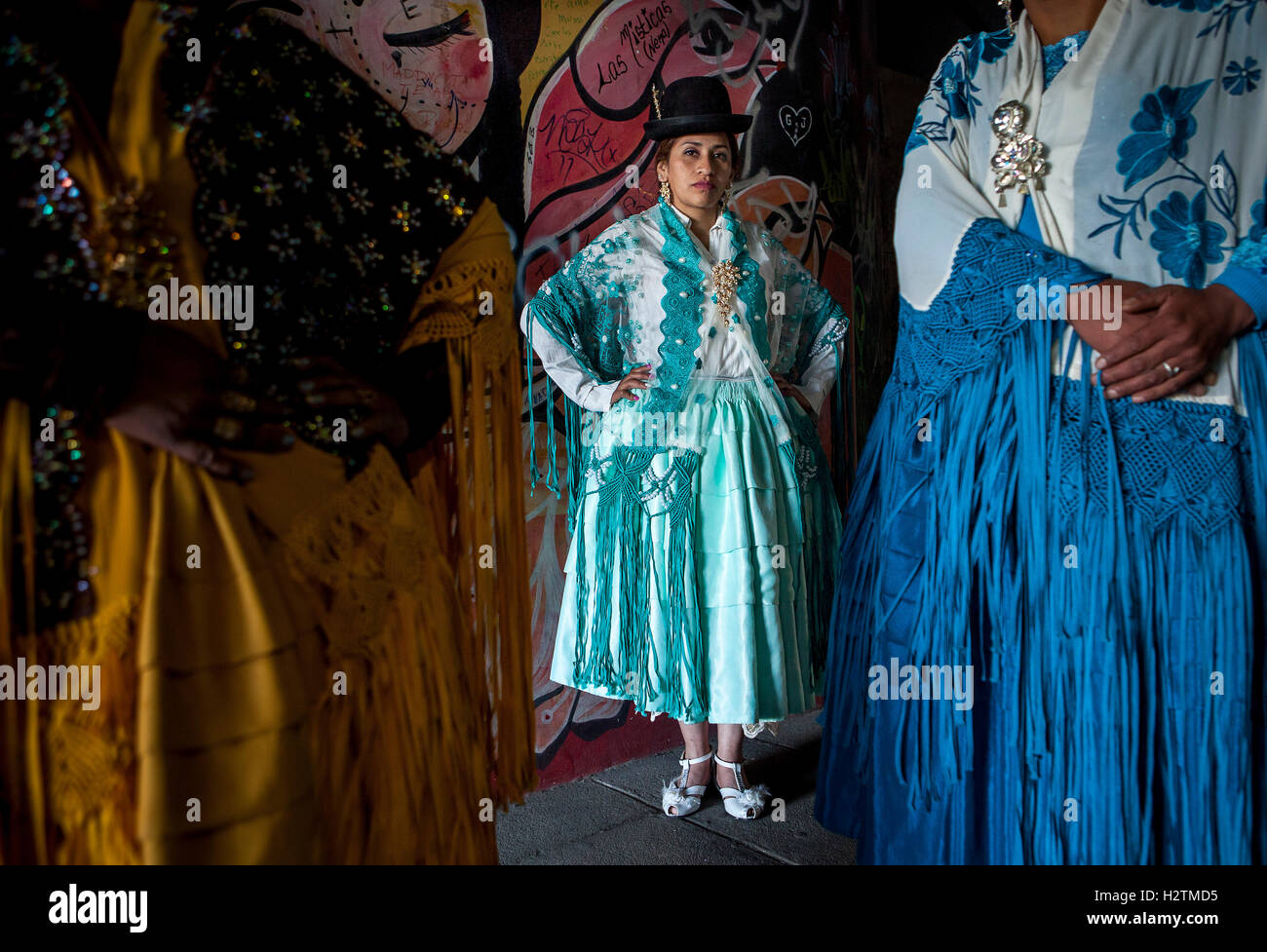 A sinistra Angela la Folclorista , nel mezzo Benita la Intocable, e a destra Dina, cholitas femmine lottatori, El Alto, La Pa Foto Stock
