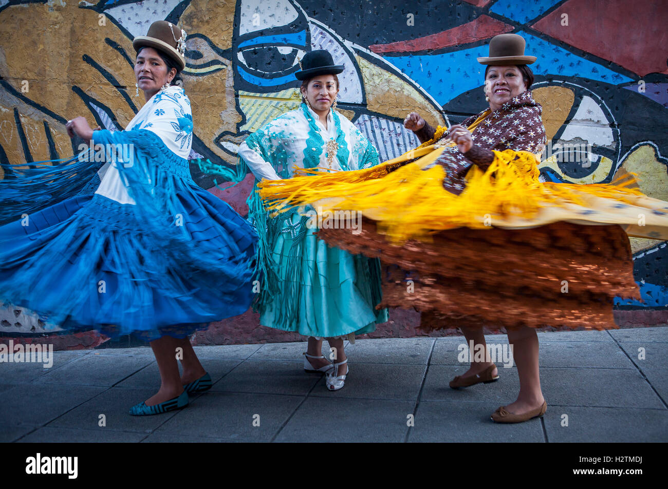 A sinistra Dina , nel mezzo Benita la Intocable, a destra Angela la Folclorista, cholitas femmine lottatori, El Alto, La Paz, B Foto Stock