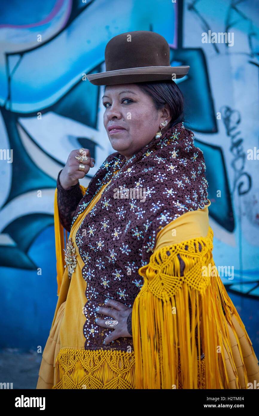 Angela la Folclorista, cholita wrestler femmina, El Alto, La Paz, Bolivia Foto Stock