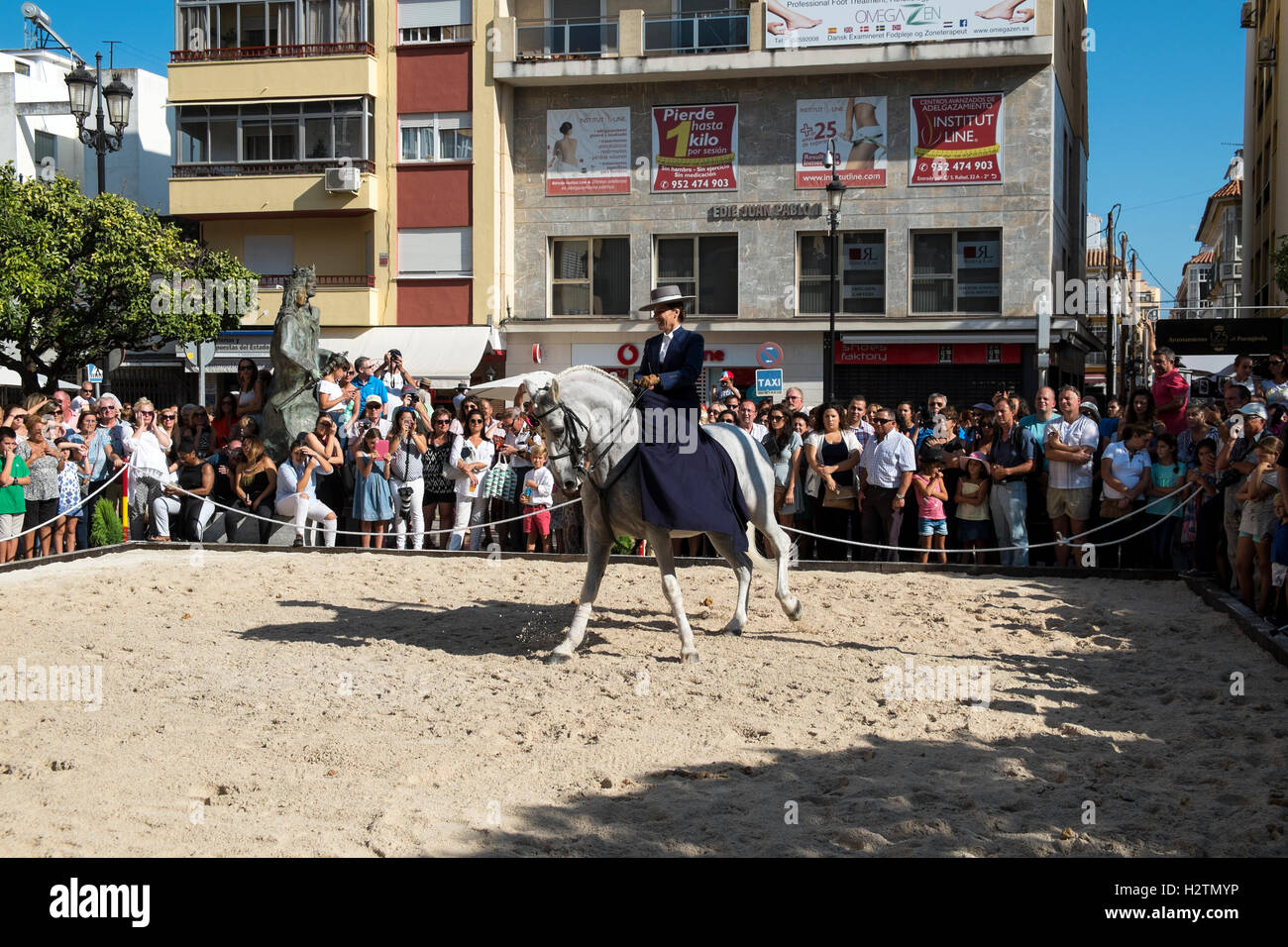 Fuengirola un caballo. Malaga, Spagna Foto Stock