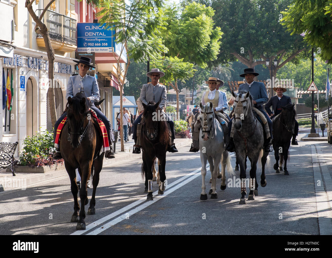 Fuengirola un caballo. Malaga, Spagna Foto Stock