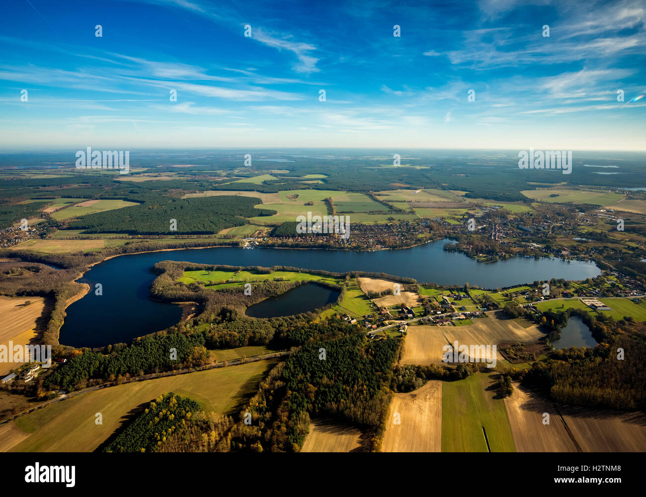 Veduta aerea del castello, Mirow, Johanniter Chiesa a Mirow, Mirow lago con castello isola Mirow Müritz Lake District ,, Mecklenburg Foto Stock