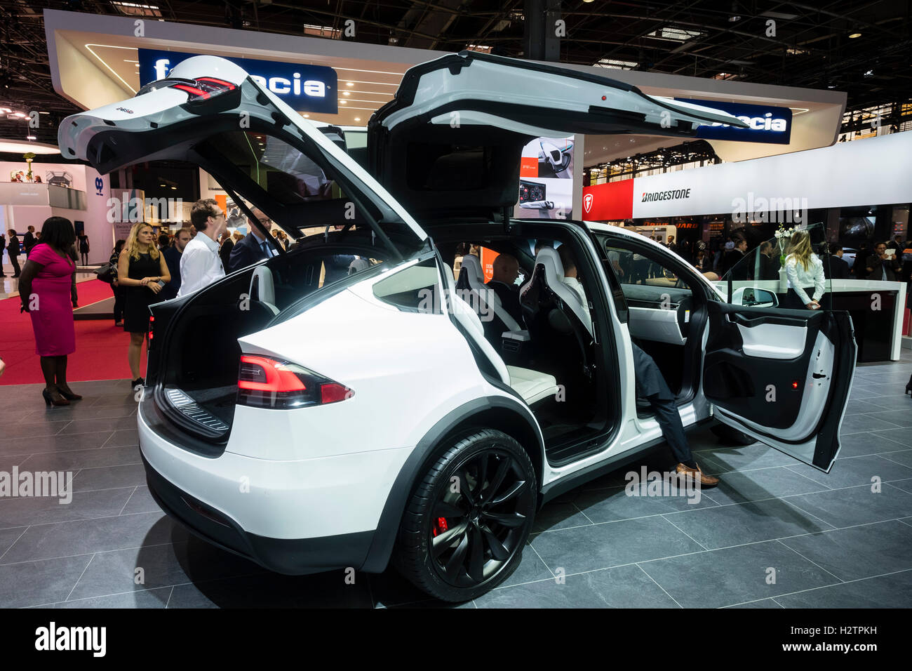 Tesla Model X al Paris Motor Show 2016 Foto Stock