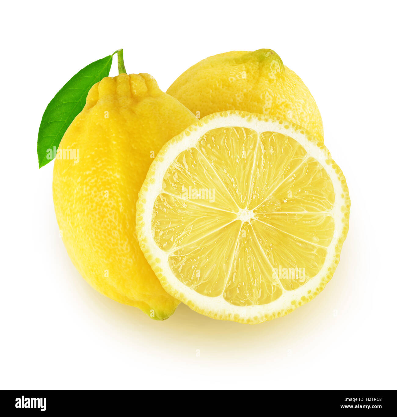 Isolato di limoni. Due frutti di limone e una fetta isolato su sfondo bianco con tracciato di ritaglio Foto Stock