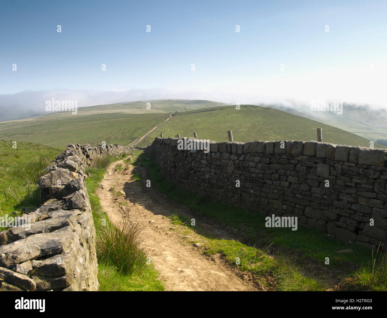 Ampia corsia su Castleshaw ormeggiare di Saddleworth. Foto Stock