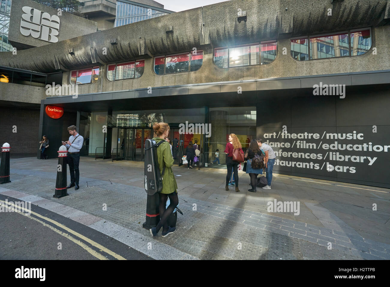 Ingresso al Barbican Arts Centre Foto Stock