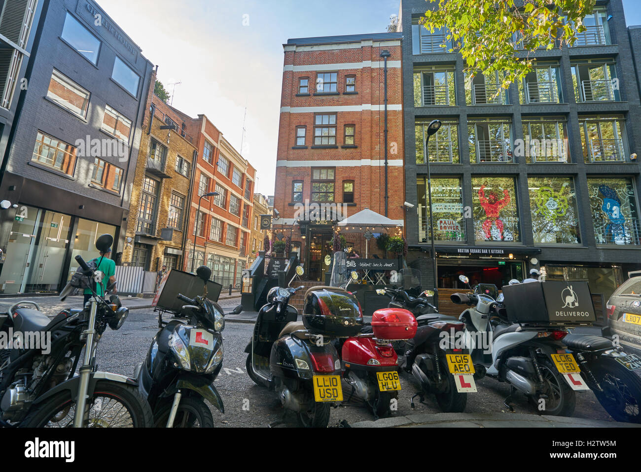 Hoxton Square, scooter parcheggio Londra. scooter Foto Stock