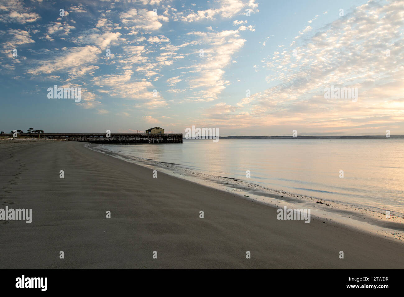 Fort Worden stato parco di Port Townsend, Washington. Beach Sunrise. Puget Sound. Foto Stock