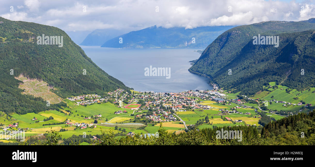 Vista aerea di Vik e Sognefjord, Norvegia Foto Stock