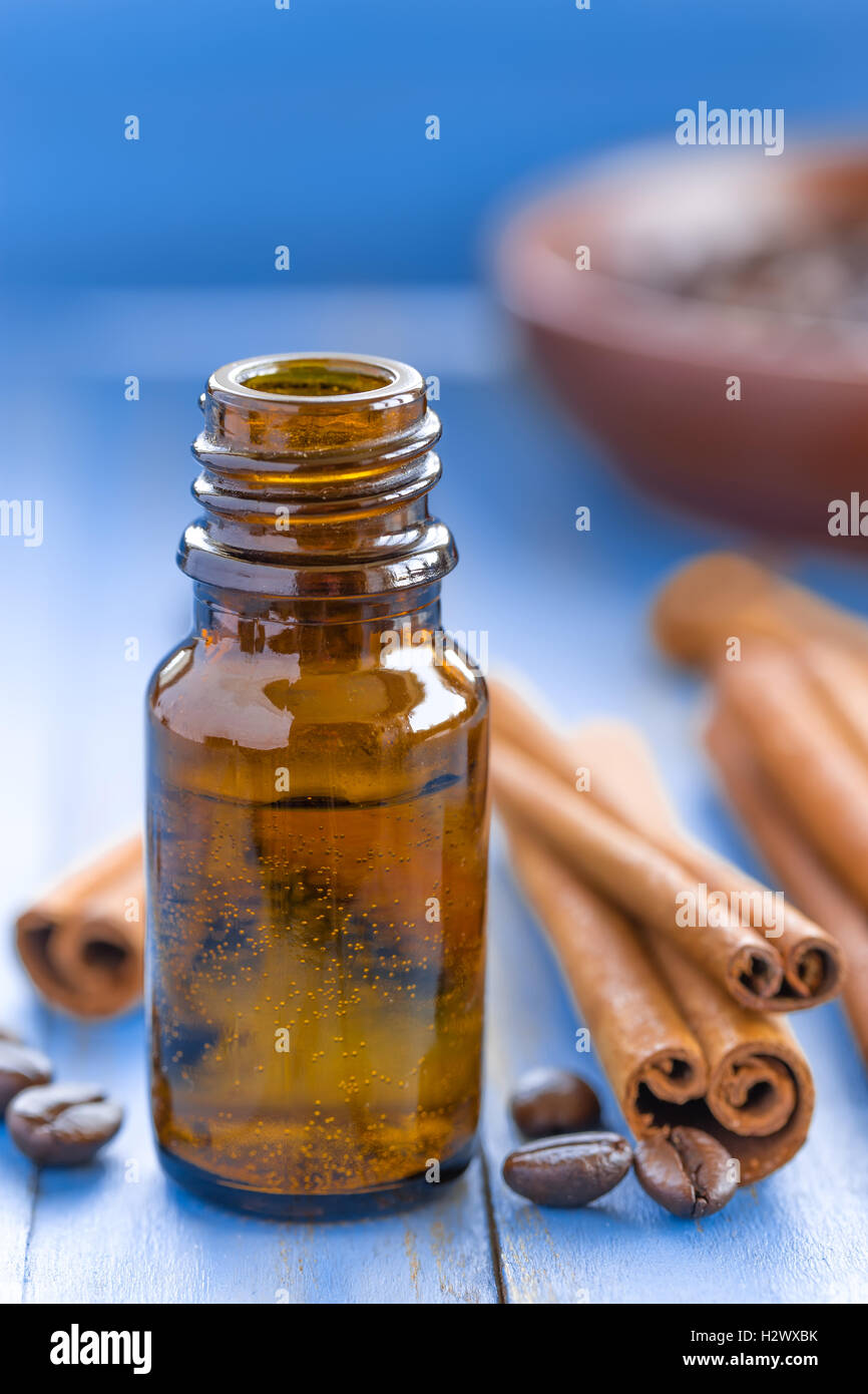 Olio di cannella Foto Stock