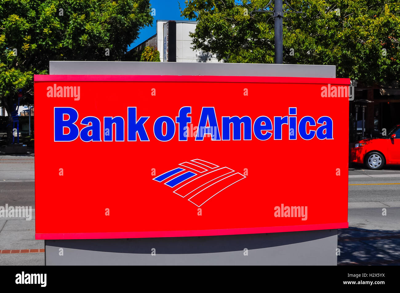 San Carlos, CA - Agosto 13, 2016: Bank of America - una multinazionale statunitense dei servizi bancari e finanziari e corporation. Foto Stock