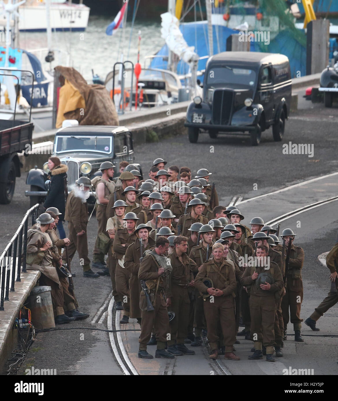 Christopher Nolan continua a film il filmato di Dunkerque a Weymouth Harbour. Dotato di: atmosfera dove: Weymouth, Regno Unito quando: 28 Lug 2016 Foto Stock
