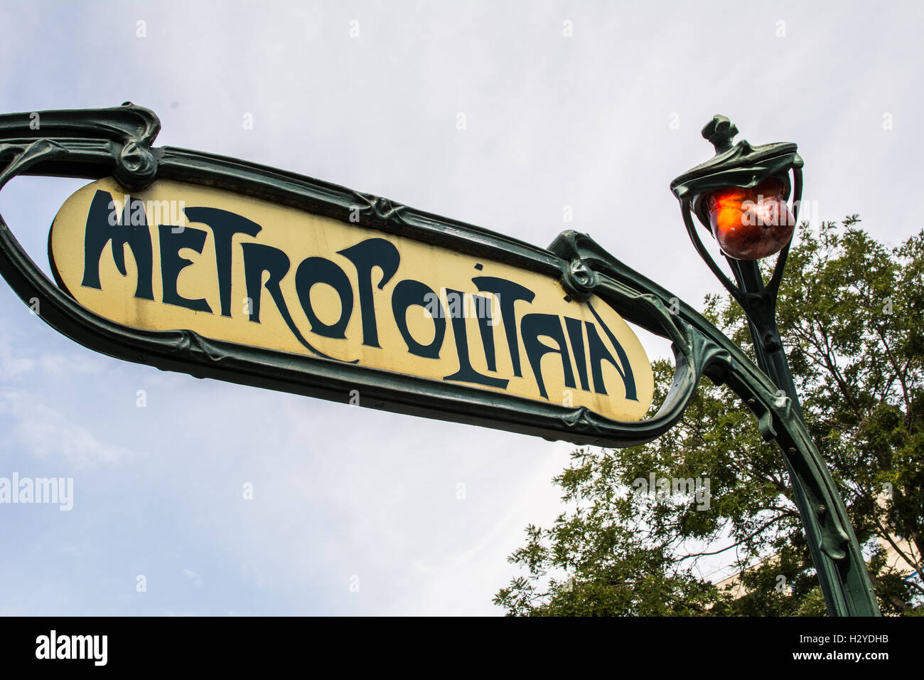 Art Nouveau Metropolitan segno della metropolitana di Parigi, Francia Foto Stock