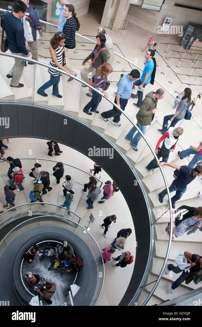 Le scale nel museo del Louvre, Parigi, Francia, Europa Foto Stock