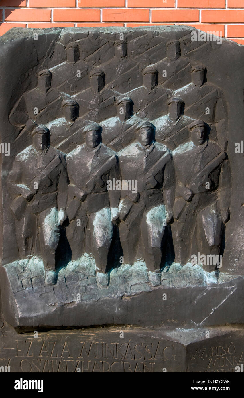 Dettaglio di Béla Kun lapide, Statua Park, Memento Park, Szoborpark, Budapest, Ungheria, Europa Foto Stock
