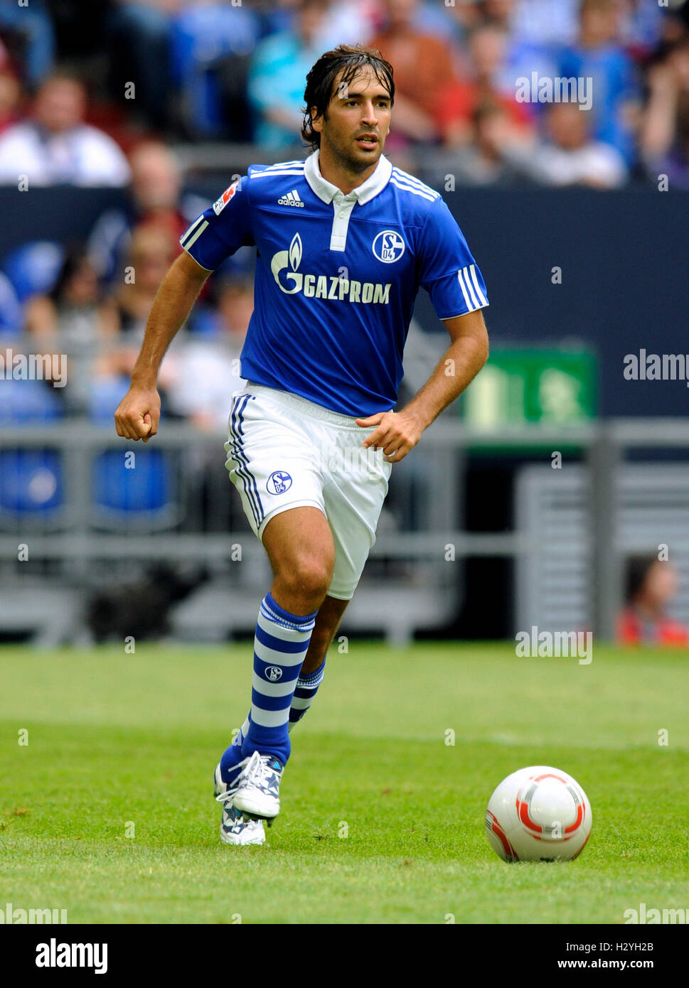 Giocatore di Football Raul, Liga totale Cup 2010, la League Cup totale, match tra FC Schalke 04 e Hamburger SV, risultato finale Schalke 2 Foto Stock