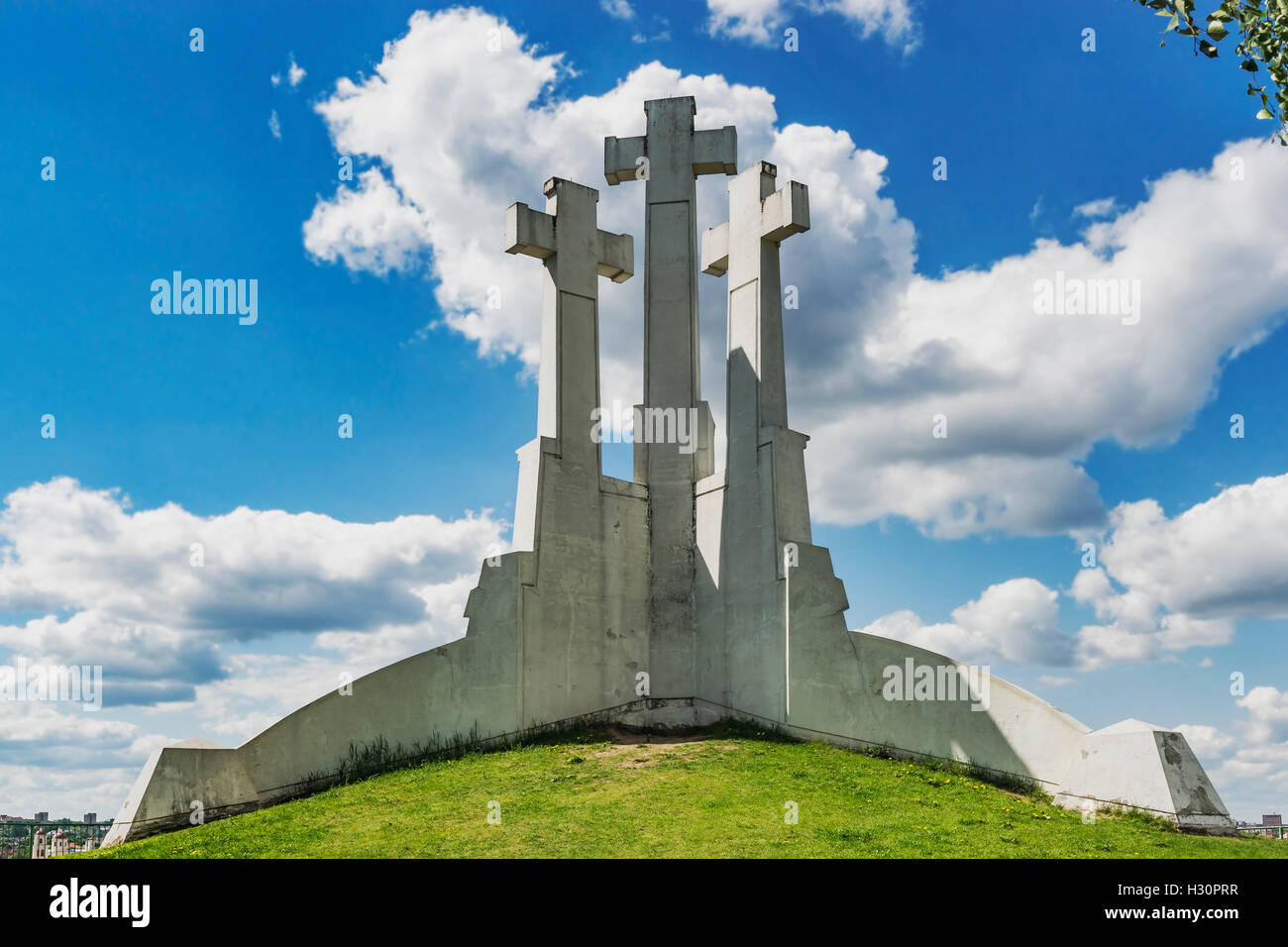 La collina delle tre croci è un punto di riferimento della città di  Vilnius, Lituania, paesi baltici, Europa Foto stock - Alamy