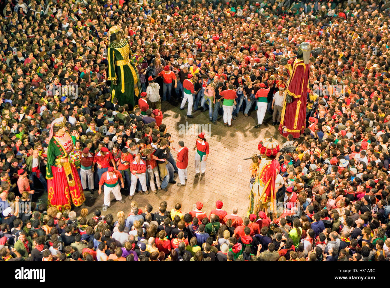 Giants.Plaça de Sant Pere.La Patum (capolavoro di Orale Immateriale Patrimonio dell'UNESCO).Berga. Barcellona. La Catalogna. Spagna Foto Stock