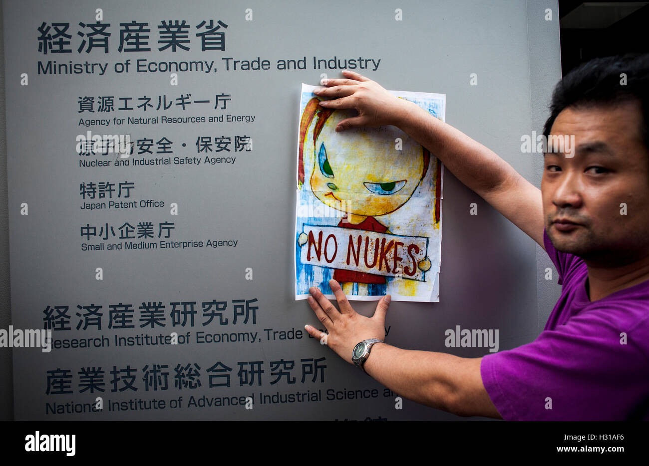 Anti-nucleare di dimostrazione di fronte alla sede centrale del Giappone del governo (Kokkai o dieta).Tokyo.Il Giappone Foto Stock