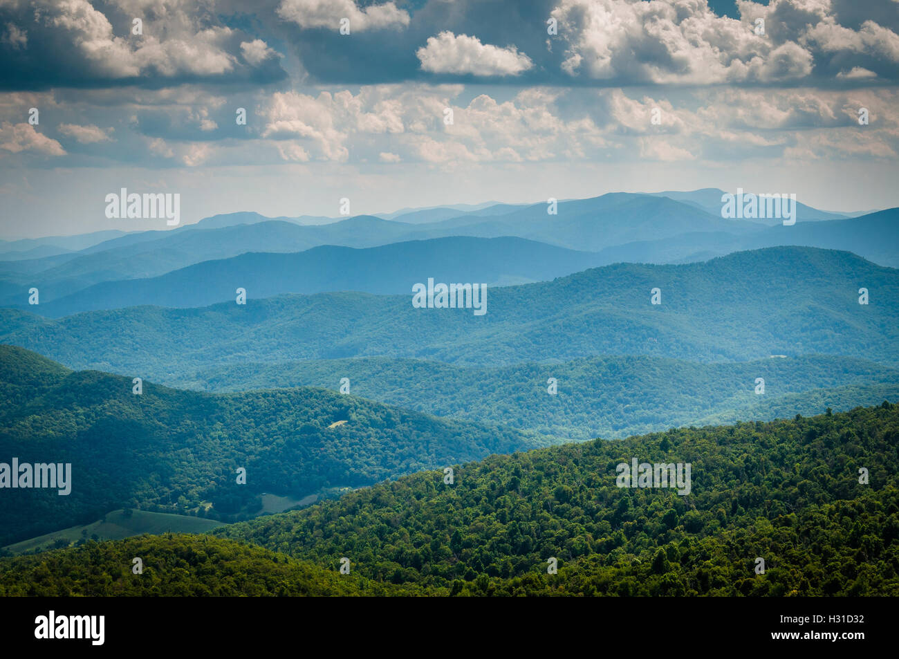 Strati di Blue Ridge, visto nel Parco Nazionale di Shenandoah, Virginia. Foto Stock